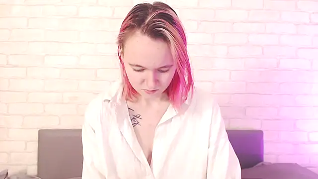 Ericha Stone online show from December 16, 2025, 1:32 am