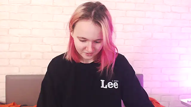 Ericha Stone online show from December 23, 2025, 8:01 am