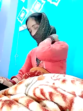 Snapshot of Pahadi_couple chatting on October 27, 2025, 9:19 pm Pahadi couple online show from October 27, 2025, 9:19 pm