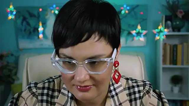 Snapshot of LauraDavidsons chatting on November 5, 2025, 4:07 pm LauraDavidsons online show from November 5, 2025, 4:07 pm