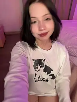 YourLittleDevil online show from April 25, 2026, 8:28 am