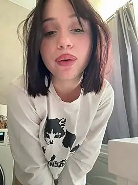 Snapshot of YourLittleDevil chatting on June 27, 2026, 12:22 pm YourLittleDevil online show from June 27, 2026, 12:22 pm