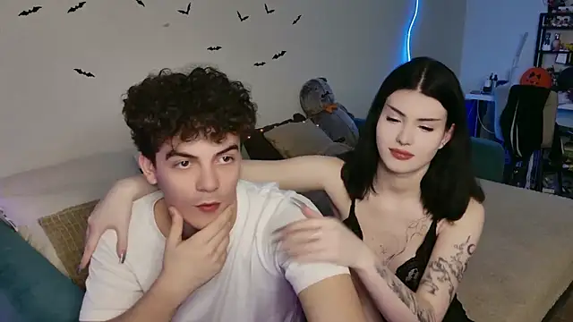 Alice18James online show from October 28, 2025, 12:03 am