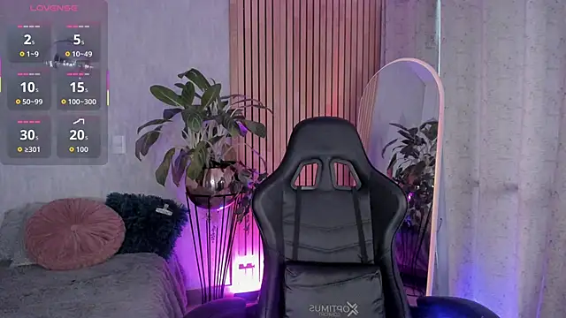 Snapshot of emma______ chatting on November 12, 2025, 8:30 pm emma online show from November 12, 2025, 8:30 pm