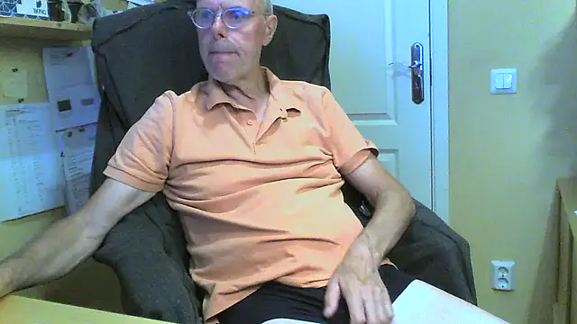 Snapshot of Klipparn chatting on June 7, 2026, 7:50 pm Klipparn online show from June 7, 2026, 7:50 pm