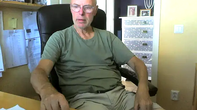 Snapshot of Klipparn chatting on June 12, 2026, 11:53 am Klipparn online show from June 12, 2026, 11:53 am