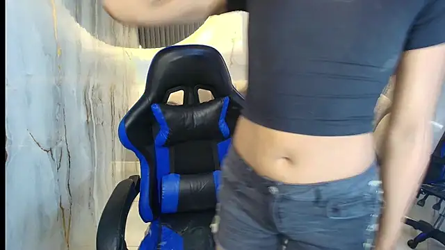 Snapshot of katty_berry_r chatting on October 21, 2025, 7:36 pm katty berry r online show from October 21, 2025, 7:36 pm