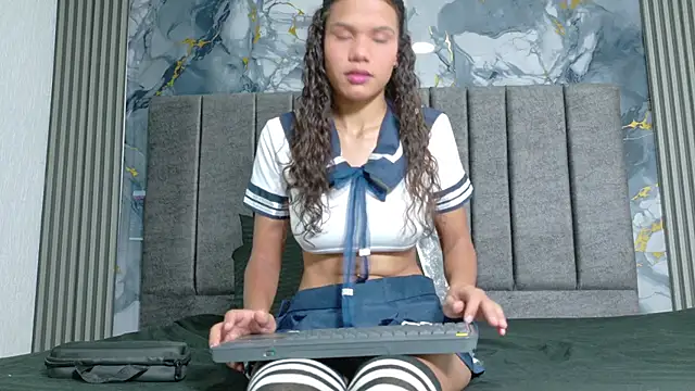 Snapshot of AngelineJolie chatting on September 20, 2025, 11:22 am AngelineJolie online show from September 20, 2025, 11:22 am