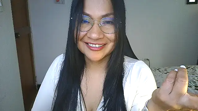 Snapshot of LissafeetHott chatting on May 19, 2026, 10:49 pm LissafeetHott online show from May 19, 2026, 10:49 pm