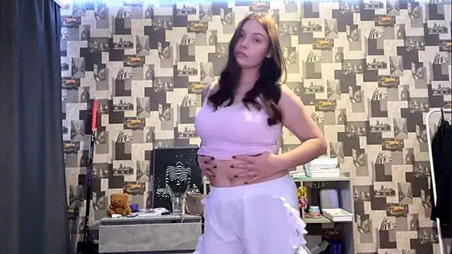 Snapshot of SwiiSweet chatting on September 27, 2025, 4:12 pm SwiiSweet online show from September 27, 2025, 4:12 pm