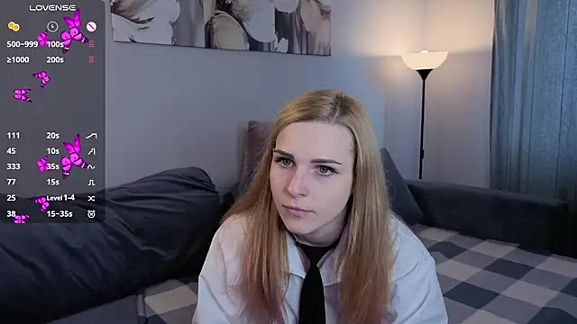 Snapshot of HelenMartines chatting on October 30, 2025, 10:16 am HelenMartines online show from October 30, 2025, 10:16 am