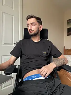 Snapshot of mixedcouplee69 chatting on October 26, 2025, 1:17 pm mixedcouplee69 online show from October 26, 2025, 1:17 pm