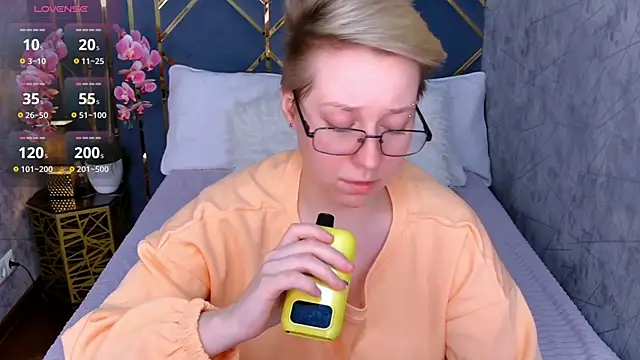 AlexandraGreen online show from March 2, 2026, 9:10 pm