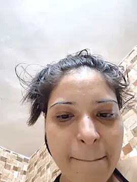 QUEEN-ADITI online show from November 21, 2025, 2:38 pm