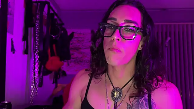 xoFrankie online show from October 8, 2025, 1:58 am