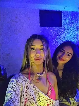 Snapshot of Ella_rr chatting on December 14, 2025, 5:02 am Ella rr online show from December 14, 2025, 5:02 am