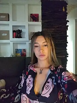 Snapshot of Ella_rr chatting on December 14, 2025, 8:24 pm Ella rr online show from December 14, 2025, 8:24 pm