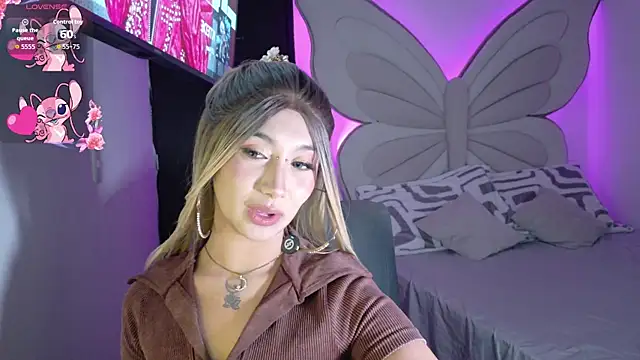 Snapshot of Ella_rr chatting on July 31, 2026, 5:51 am Ella rr online show from July 31, 2026, 5:51 am