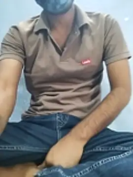 Snapshot of YourTarzan chatting on October 18, 2025, 8:59 am YourTarzan online show from October 18, 2025, 8:59 am