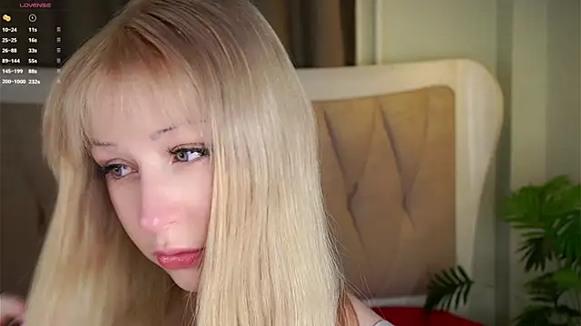 MarciDarugar online show from December 1, 2025, 3:06 pm