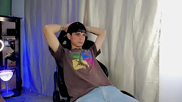 dilan hott  online show from October 16, 2025, 8:10 pm