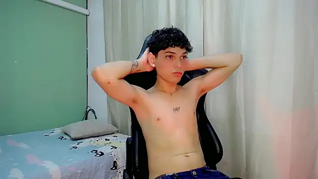 dilan hott  online show from November 29, 2025, 4:32 pm