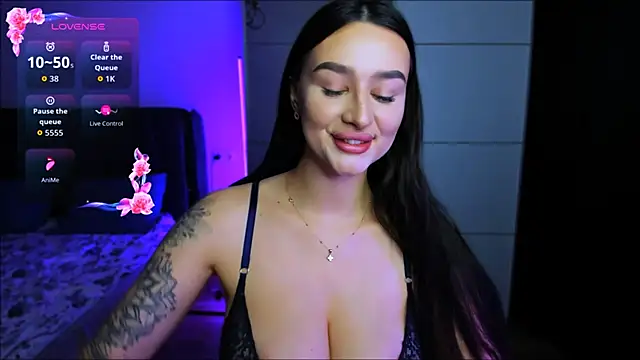 Veronica Larsson online show from November 12, 2025, 8:19 pm