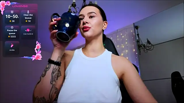 Veronica Larsson online show from July 2, 2026, 4:24 pm