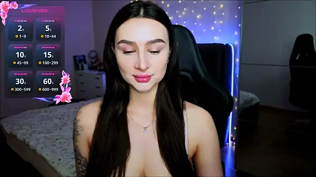 Veronica Larsson online show from July 3, 2026, 4:46 pm