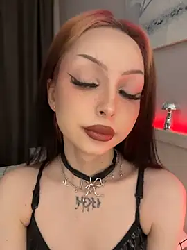 Snapshot of Lina_Thornton_ chatting on December 5, 2025, 8:27 pm Lina Thornton online show from December 5, 2025, 8:27 pm