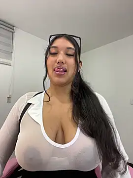 SharaRous online show from June 5, 2026, 1:01 am