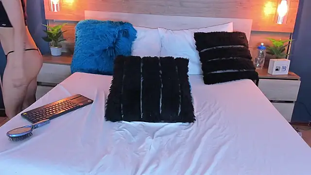 SusanAdams1 online show from October 7, 2025, 3:20 pm