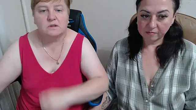 Snapshot of Bertie_Adeline chatting on October 4, 2025, 8:18 pm Bertie Adeline online show from October 4, 2025, 8:18 pm