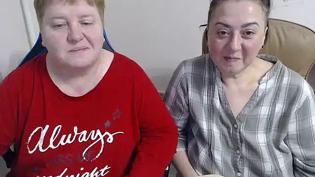 Snapshot of Bertie_Adeline chatting on November 25, 2025, 6:08 pm Bertie Adeline online show from November 25, 2025, 6:08 pm