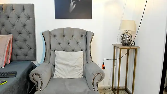 nahiroby ebony online show from September 22, 2025, 6:54 pm