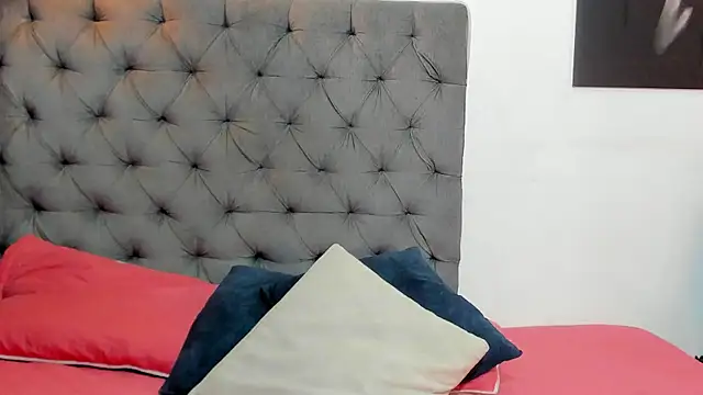 nahiroby ebony online show from April 29, 2026, 6:03 pm