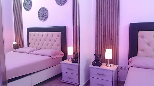 Red kytty6 online show from October 4, 2025, 9:13 pm