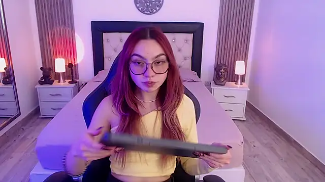 Red kytty6 online show from October 27, 2025, 7:51 pm