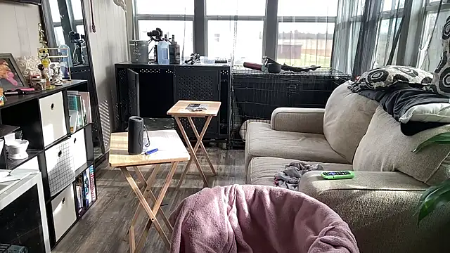 playwithdakota online show from November 18, 2025, 6:56 pm