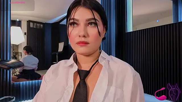 MiaaFarrel online show from July 30, 2026, 7:46 pm