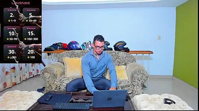 ArnoldSexy  online show from October 6, 2025, 10:02 am