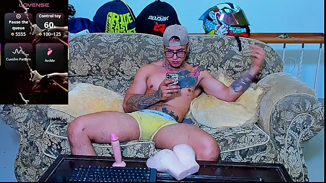 ArnoldSexy  online show from October 7, 2025, 5:04 am