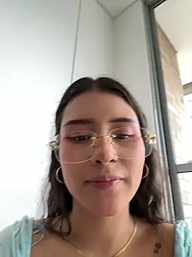 Snapshot of CatadeLuca chatting on October 3, 2025, 12:24 pm CatadeLuca online show from October 3, 2025, 12:24 pm