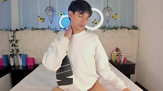 AleAurarashi online show from November 28, 2025, 2:25 am