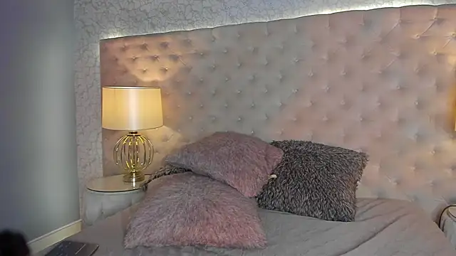 Snapshot of AlannaBlakes chatting on November 18, 2025, 3:01 am AlannaBlakes online show from November 18, 2025, 3:01 am