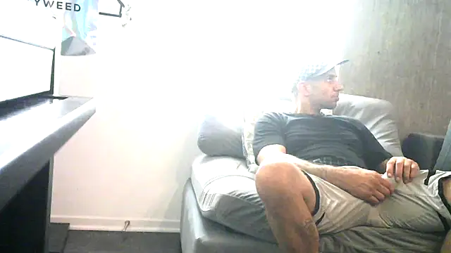 Hothotboyg online show from July 13, 2026, 10:23 pm