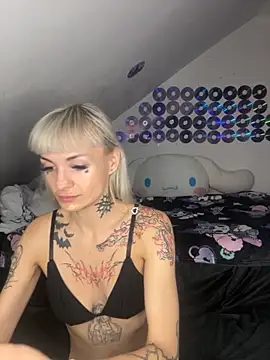 Snapshot of FluffySlutt chatting on September 18, 2025, 2:30 pm FluffySlutt online show from September 18, 2025, 2:30 pm