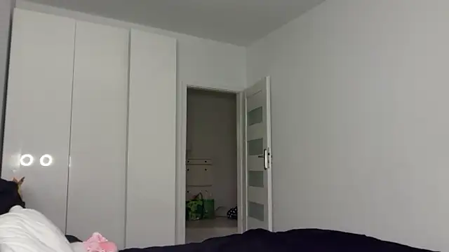 Snapshot of FluffySlutt chatting on October 7, 2025, 10:51 pm FluffySlutt online show from October 7, 2025, 10:51 pm