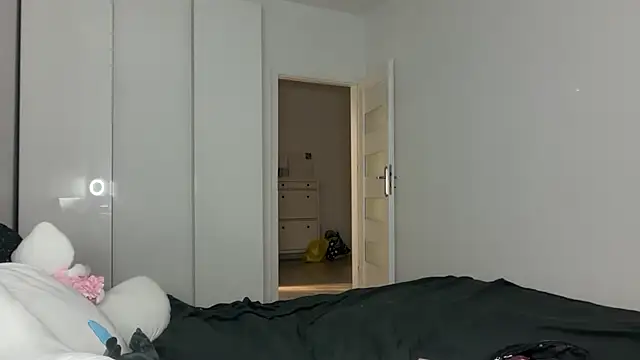 Snapshot of FluffySlutt chatting on October 9, 2025, 11:03 pm FluffySlutt online show from October 9, 2025, 11:03 pm