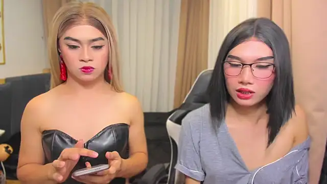 Snapshot of MaxCollins chatting on December 18, 2025, 8:15 pm MaxCollins online show from December 18, 2025, 8:15 pm